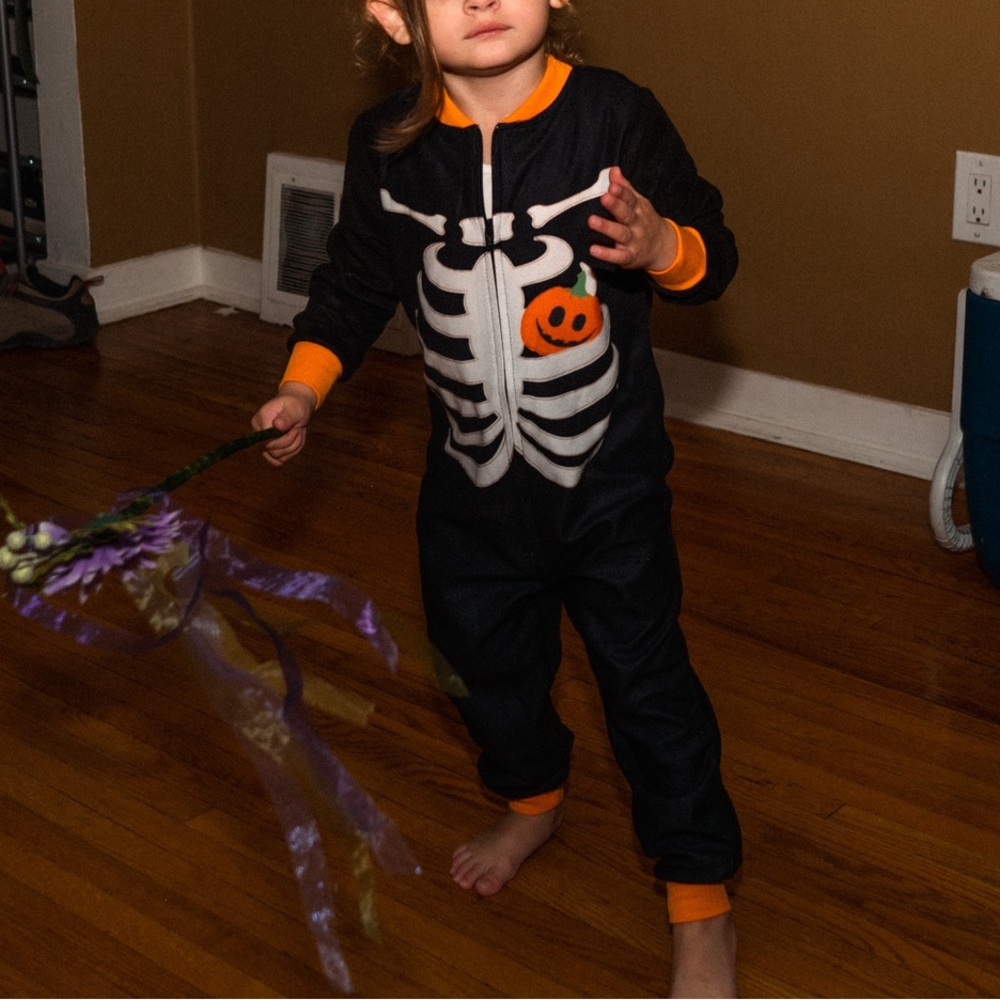 Cute skeleton onesie - comfy and soft but no stretch 3T